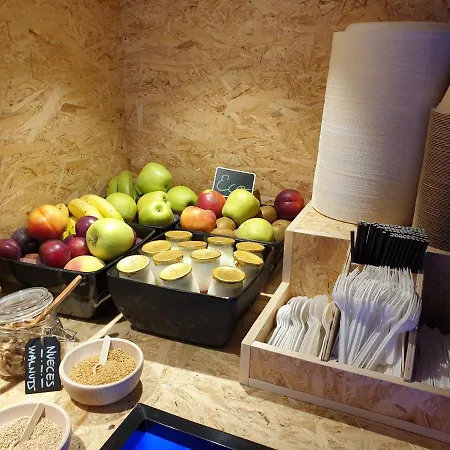 Mb Premium Eco - Adults Recommended